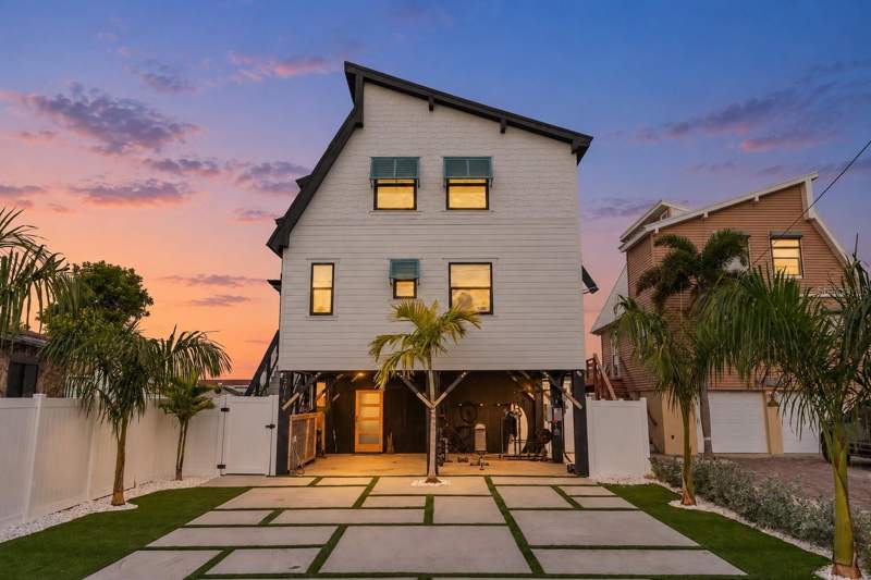 3 bedroom Single Family Residence at 12016 Lagoon Ln, Coney Island, Treasure Island — photo 2