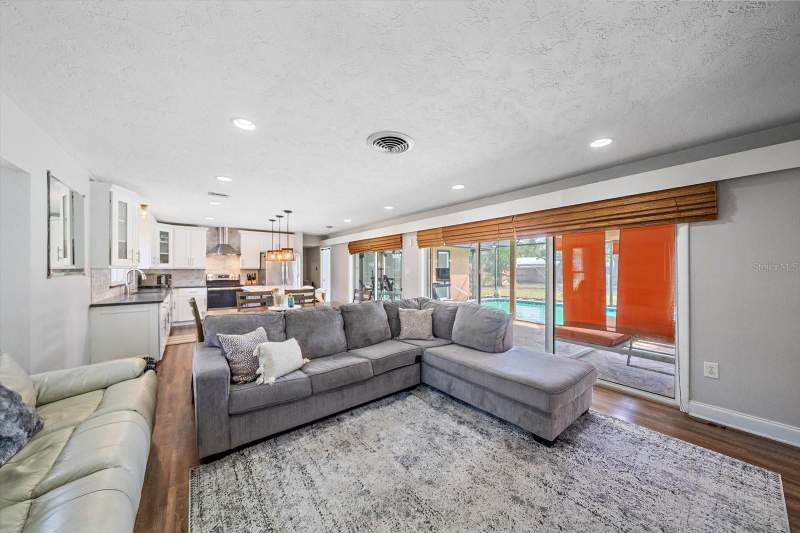 2 bedroom Single Family Residence at 338 Whitfield Avenue, Whitfield Estates Blks 55-63, Sarasota — photo 2
