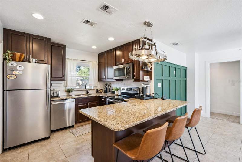 3 bedroom Single Family Residence at 1909 Fern Circle, Fern Court Sub, Orlando — photo 2