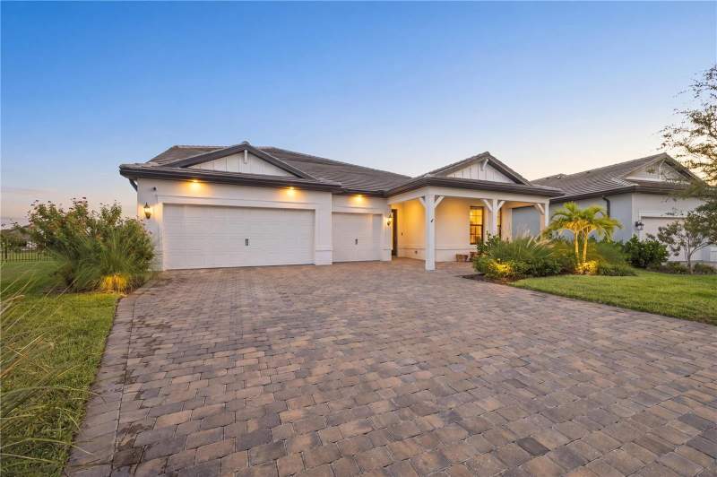 5 bedroom Single Family Residence at 5839 Silverside Pine Court, Sapphire Point Ph I & II Subph 1A, 1B, 1, Lakewood Ranch — photo 2