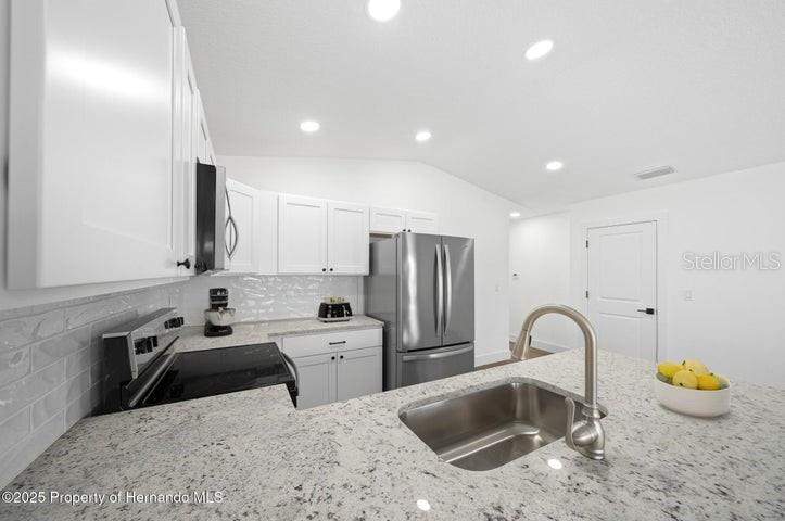 3 bedroom Single Family Residence at 12470 Barnevelde Road, Royal Highlands Unit 7, Weeki Wachee — photo 4
