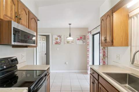 12418 Orangewood Circle, Tavares FL - photo 8 of 33