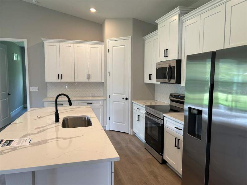 4 bedroom Single Family Residence at 7919 N Tiny Lily Drive, Citrus Springs Unit 7, Dunnellon — photo 3
