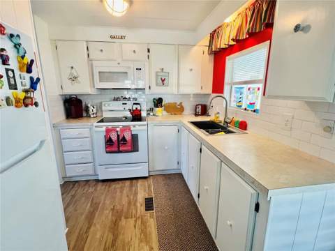 2270 Palazza Drive #72, Sarasota FL - photo 16 of 38