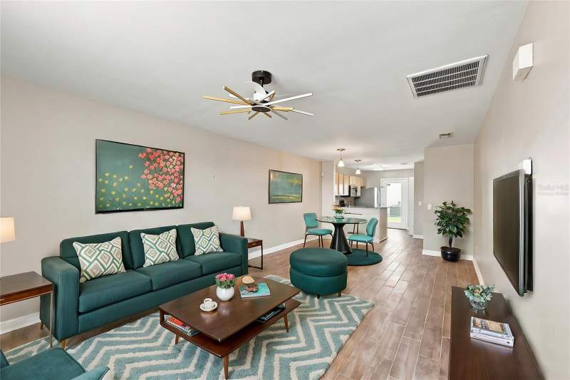 3 bedroom Townhouse at 13017 Lorna Place, Lake Ellen Walk, Tampa — photo 2