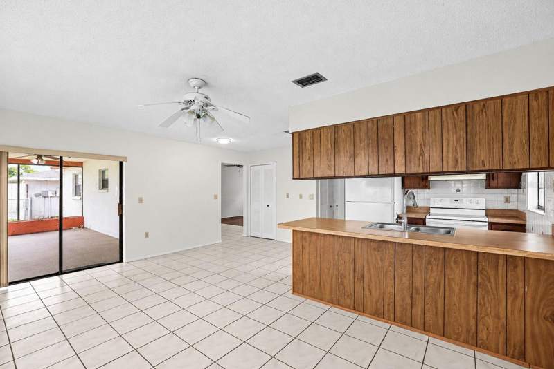 2 bedroom Single Family Residence at 10970 Peppertree Lane, Driftwood Village, Port Richey — photo 3