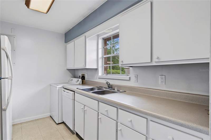 2 bedroom Half Duplex at 330 E Evergreen Avenue, Evergreen Place, Longwood — photo 5
