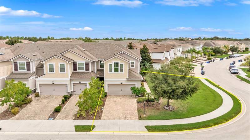 3 bedroom Townhouse at 12220 Trailhead Drive, Harmony At Lakewood Ranch Ph I, Bradenton — photo 2