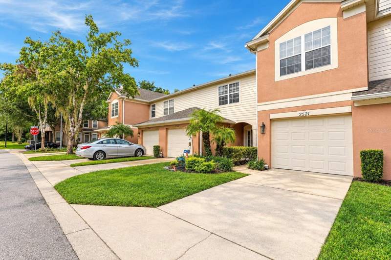 3 bedroom Townhouse at 2521 Stockton Drive, Regency Oaks Unit One, Sanford — photo 2