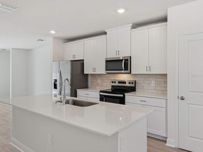 3 bedroom Single Family Residence at 887 Sunshower Drive, The Reserve At Hammock Oaks, Lady Lake — photo 3