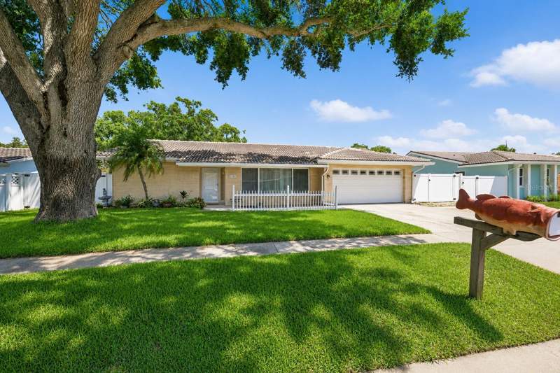 3 bedroom Single Family Residence at 2069 Kingfisher Drive, Patty Ann Acres, Palm Harbor — photo 2