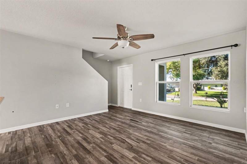 4 bedroom Single Family Residence at 6104 Shiprock Avenue, Spring Hill Unit 22, Spring Hill — photo 3