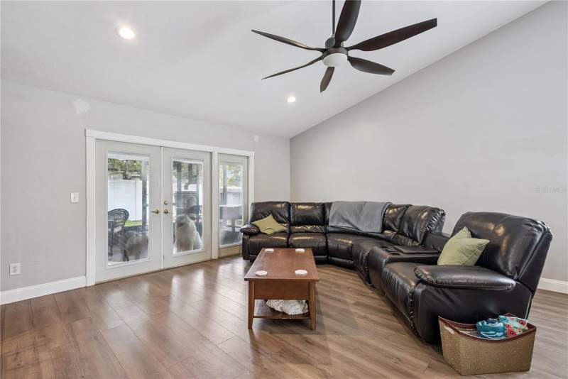 3 bedroom Single Family Residence at 1009 McCully Court, Alafaya Woods Ph 12A, Oviedo — photo 3