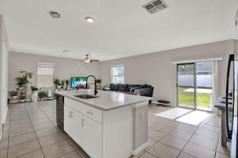 3707 Daisy Bloom Place, Tampa FL - photo 7 of 23