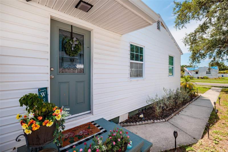 4 bedroom Single Family Residence at 1220 56th Avenue, North Euclid Oasis, St Petersburg — photo 4