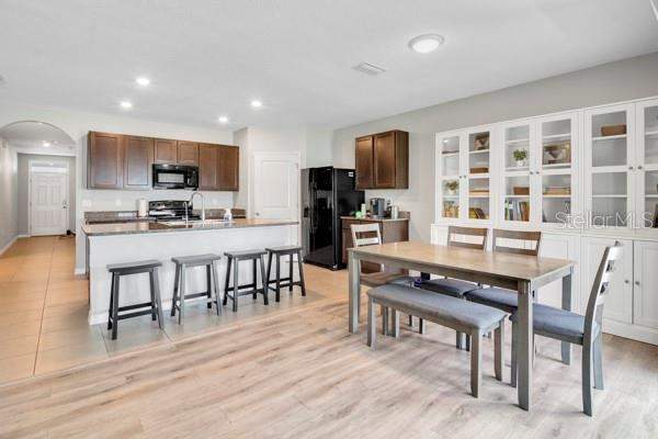 4 bedroom Single Family Residence at 10213 Golden Light Court, Timber Crk Ph 2A & 2B, Riverview — photo 4