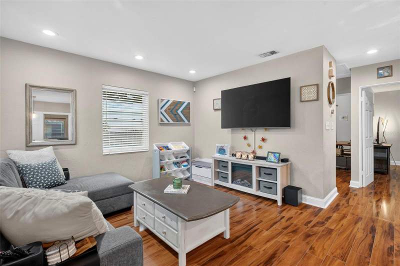 3 bedroom Single Family Residence at 1226 49TH AVENUE, GROVEMONT SUB, ST PETERSBURG — photo 2