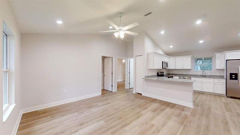 3 bedroom Single Family Residence at 24304 NW Tamarind Lane, Rainbow Lakes Estates, Dunnellon — photo 2