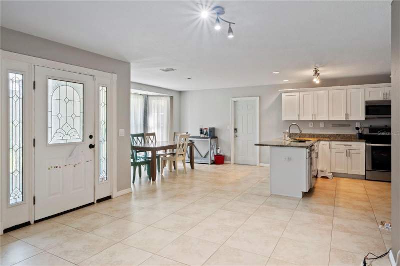 5 bedroom Single Family Residence at 37351 Neighbors Path, Zephyrhills Colony Co, Zephyrhills — photo 4