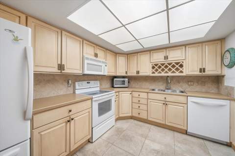 5108 Brittany Drive #607, St Petersburg FL - photo 7 of 46