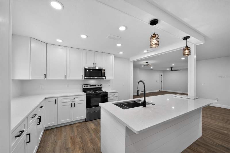 4 bedroom Single Family Residence at 12100 Carolina Woods Lane, Meadow Woods Village 02, Orlando — photo 2