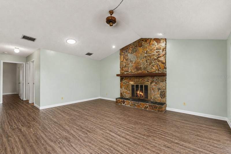 3 bedroom Single Family Residence at 9074 Heather Boulevard, The Heather, Weeki Wachee — photo 2