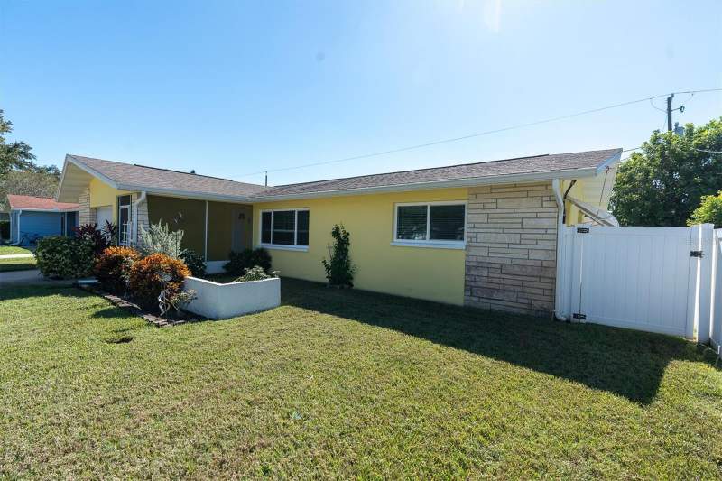 2 bedroom Single Family Residence at 2013 Forest Drive, Greenbriar, Clearwater — photo 4