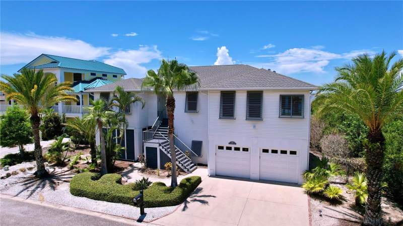 4 bedroom Single Family Residence at 511 Seaview Drive, Gulf Front Sub, Tarpon Springs — photo 2