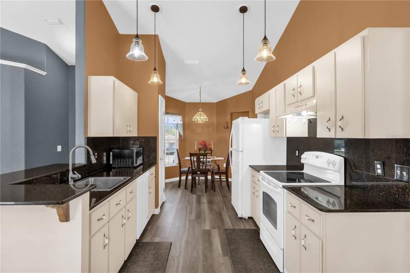 4 bedroom Single Family Residence at 8506 SW 136th Loop, Timberwalk, Ocala — photo 2