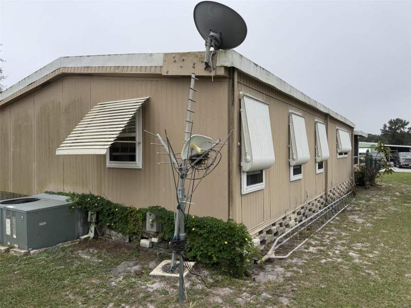 2 bedroom Manufactured Home at 9072 Lake Point Boulevard, Walk In The Water Village Unit 01, Lake Wales — photo 3