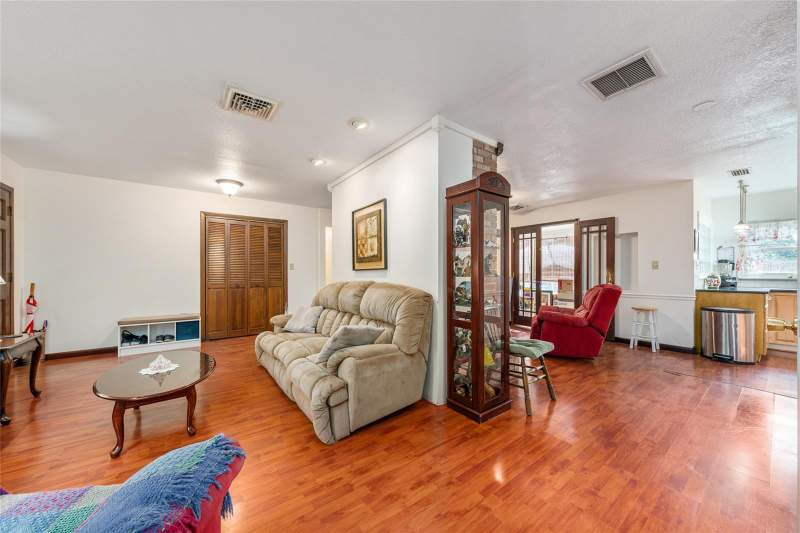 4 bedroom Single Family Residence at 1008 S Mildred Avenue, Parsons Add To Brooksville, Brooksville — photo 4