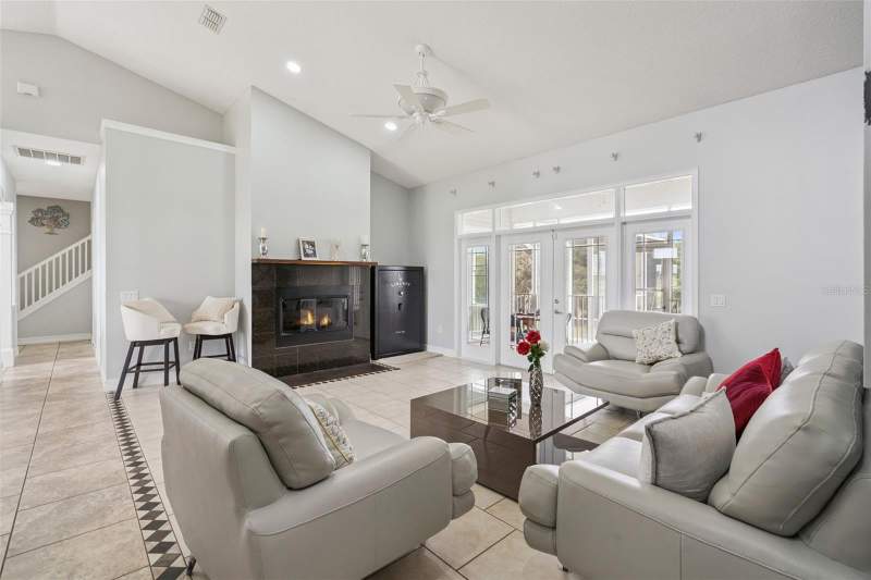 3 bedroom Single Family Residence at 24920 SE Highway 450, Sec 31 Twp 17 Rge 26 That Pt Of The S 1/4 Of E 1/2, Umatilla — photo 4
