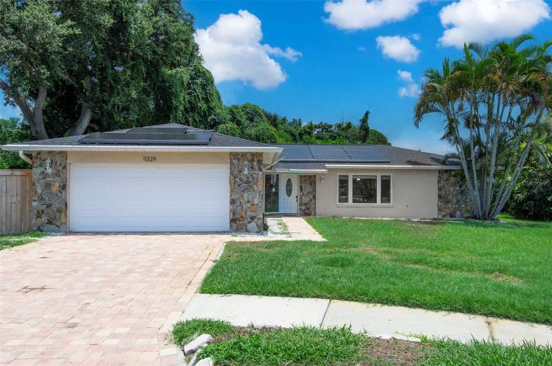 3 bedroom Single Family Residence at 11329 110th Court, Seminole Country, Largo — photo 2