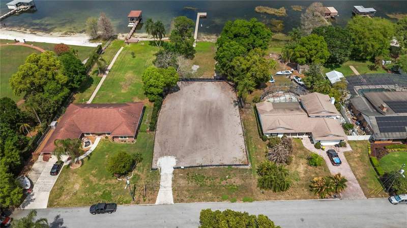 5 bedroom Single Family Residence at 2815 TRENTWOOD BOULEVARD, DAETWYLER SHORES, BELLE ISLE — photo 2