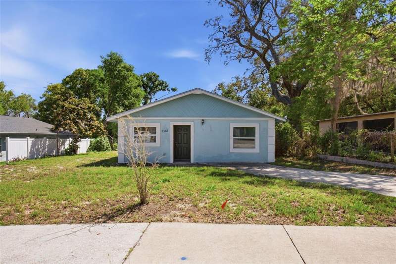 4 bedroom Single Family Residence at 728 E Spruce Street, Fairmount Park, Tarpon Springs — photo 2