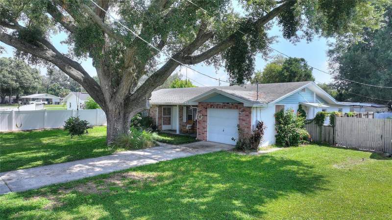 3 bedroom Single Family Residence at 2802 Sunset Drive, Idylwild Heights, Winter Haven — photo 1