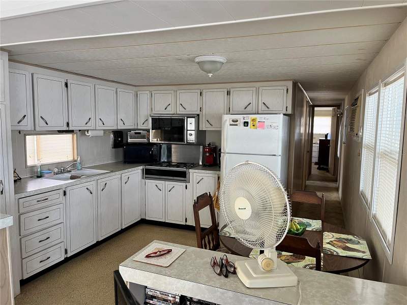 2 bedroom Mobile Home at 11128 102nd Way #225, Lake Seminole Resort North M/H Unrec, Largo — photo 4