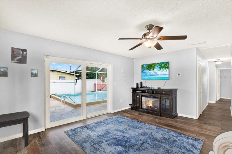 4 bedroom Single Family Residence at 7395 18th Street, Meadow Lawn 11th Add, St Petersburg — photo 5
