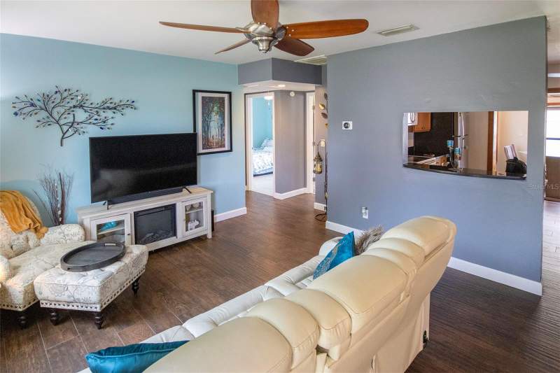 3 bedroom Single Family Residence at 1725 Bradshaw Lane, Hampton Dev, St Petersburg — photo 3
