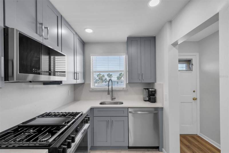 1 bedroom Condominium at 3128 59th Street #303, Town Shores Of Gulfport, Gulfport — photo 3