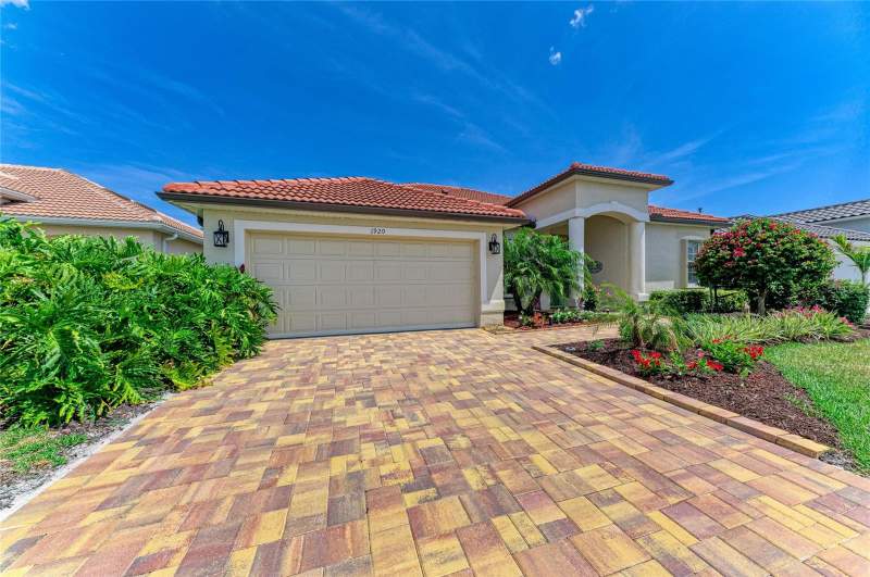 1920 COCONUT PALM CIRCLE home for sale in Bobcat Trail