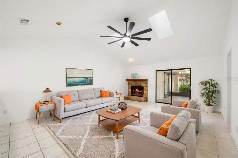 2 bedroom Townhouse at 3723 NW 55th Place, Mile Run Ph II Unit B-2, Gainesville — photo 4