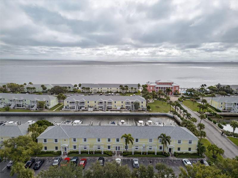 1 bedroom Condominium at 4924 Beach Drive #F, Waterside At Coquina Key South, St Petersburg — photo 2