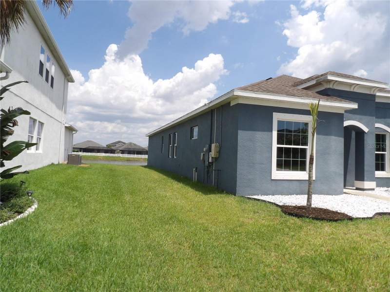 4 bedroom Single Family Residence at 11940 Sunburst Marble Road, South Fork Tr Q Ph 1, Riverview — photo 2