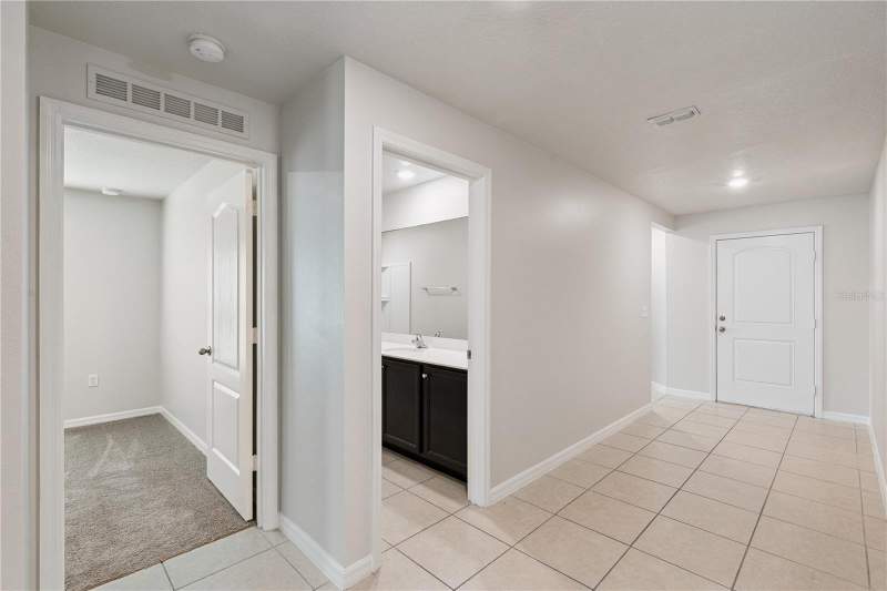 5 bedroom Single Family Residence at 1694 Hideaway Flat Street, Lake Jackson Ridge, Mascotte — photo 3