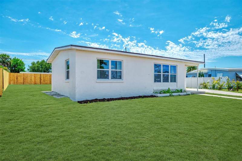 3 bedroom Single Family Residence at 22055 Marshall Avenue, Port Charlotte Sec 033, Port Charlotte — photo 3