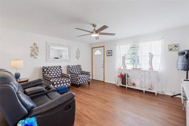 2 bedroom Single Family Residence at 5906 Cypress Street, Colony Heights, Zephyrhills — photo 3