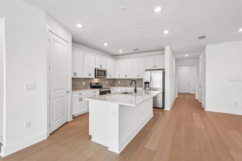4 bedroom Single Family Residence at 9927 Johnson Oaks Glen, Seaire, Parrish — photo 4