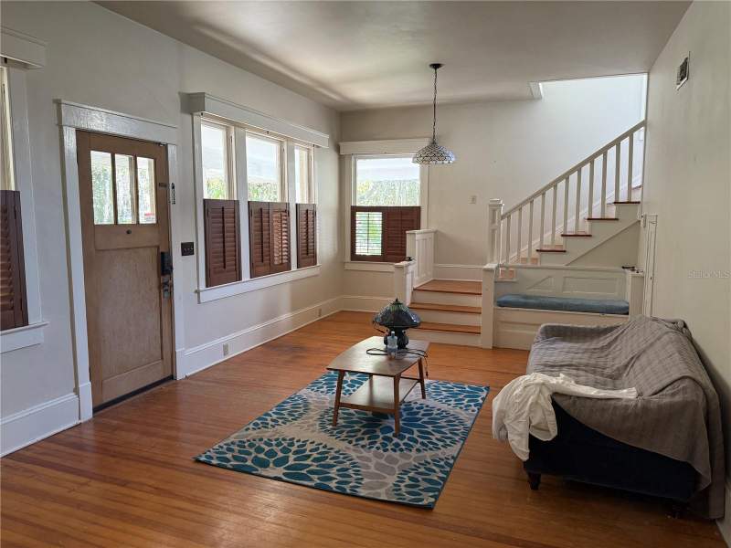 5 bedroom Single Family Residence at 404 NE 10th Avenue, Elliot & Lengle Addn-Highland Heights, Gainesville — photo 2
