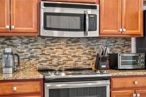 10114 Ives Loop, Hudson FL - photo 16 of 47